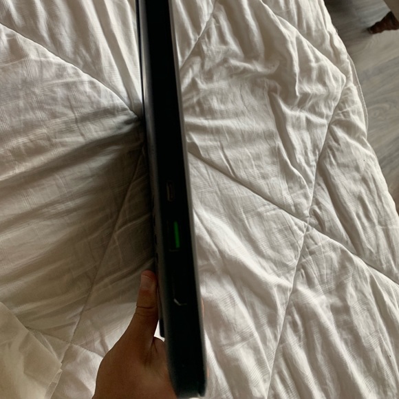 RAZOR LAPTOP - Picture 6 of 7